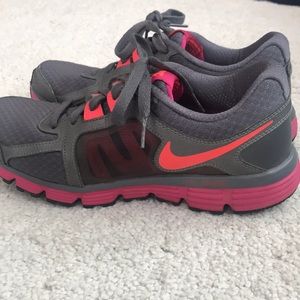 Nike Dual Fusion St2 Sneakers